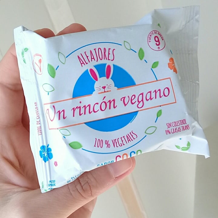 photo of Un Rincón Vegano Alfajor de Coco shared by @martbass on  17 May 2020 - review