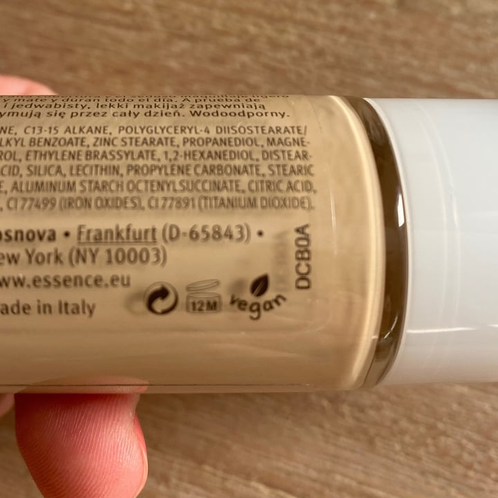review photo of Essence Cosmetics Stay All Day 16h Long Lasting Foundation shared by @lorenavegana on 07 Jul 2021 - review