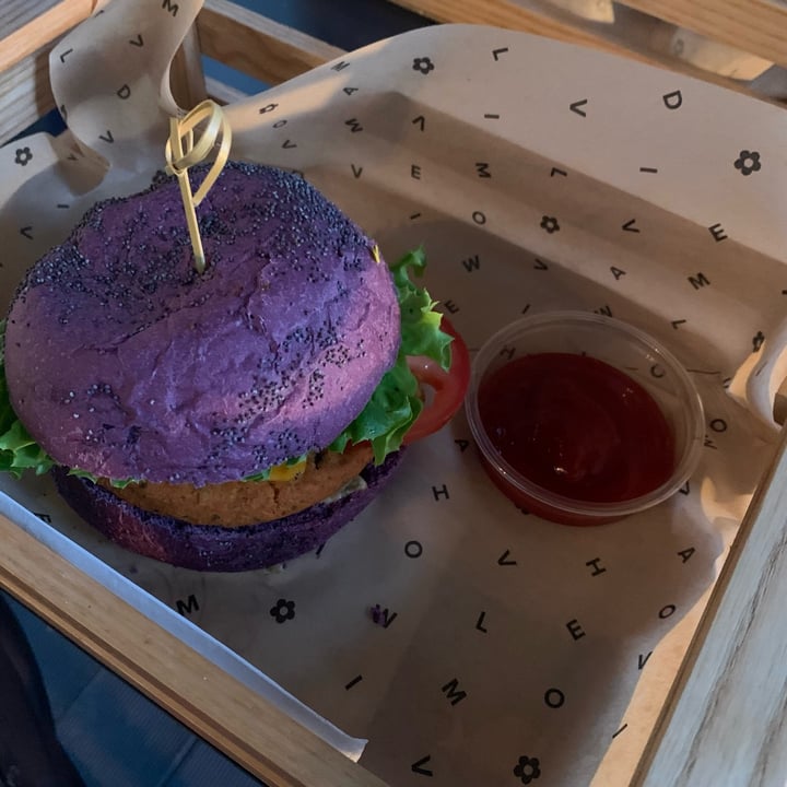 photo of Flower Burger Cheesy Cecio shared by @elila on  10 May 2022 - review