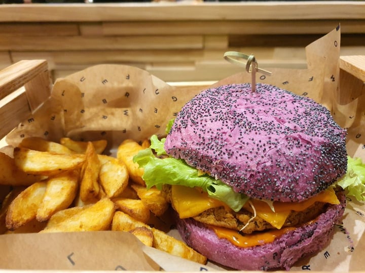 photo of Flower Burger Roma Cherry Bomb shared by @aliclinomaniac on  21 Feb 2020 - review