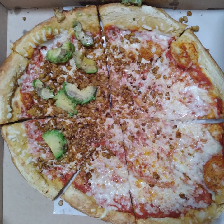 photo of Mellow Mushroom Pizza shared by @mari84 on  16 Apr 2022 - review