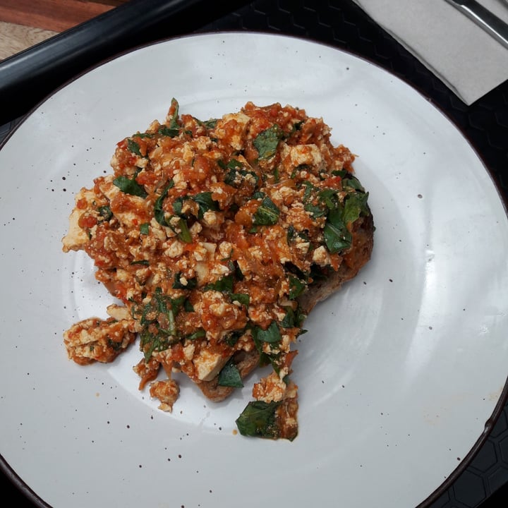 review photo of Hervíboro Cocina Vegana Tostada Con Tofu shared by @milenaq on 09 Apr 2022 - review