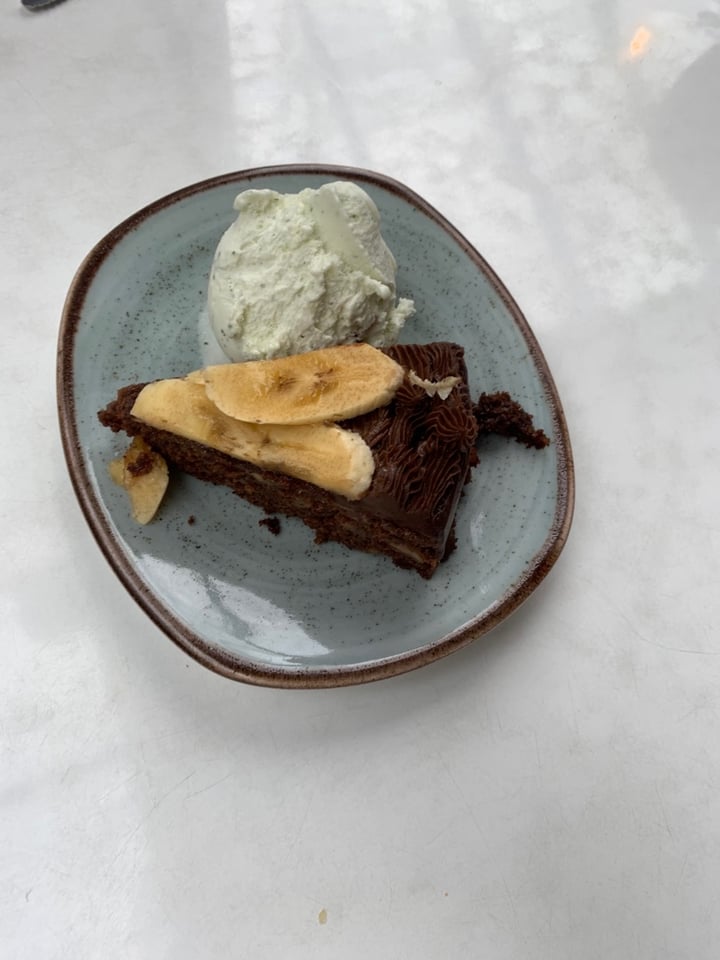 review photo of Hervíboro Cocina Vegana Torta de cacao y Banano con helado shared by @danabananaa on 23 Feb 2020 - review