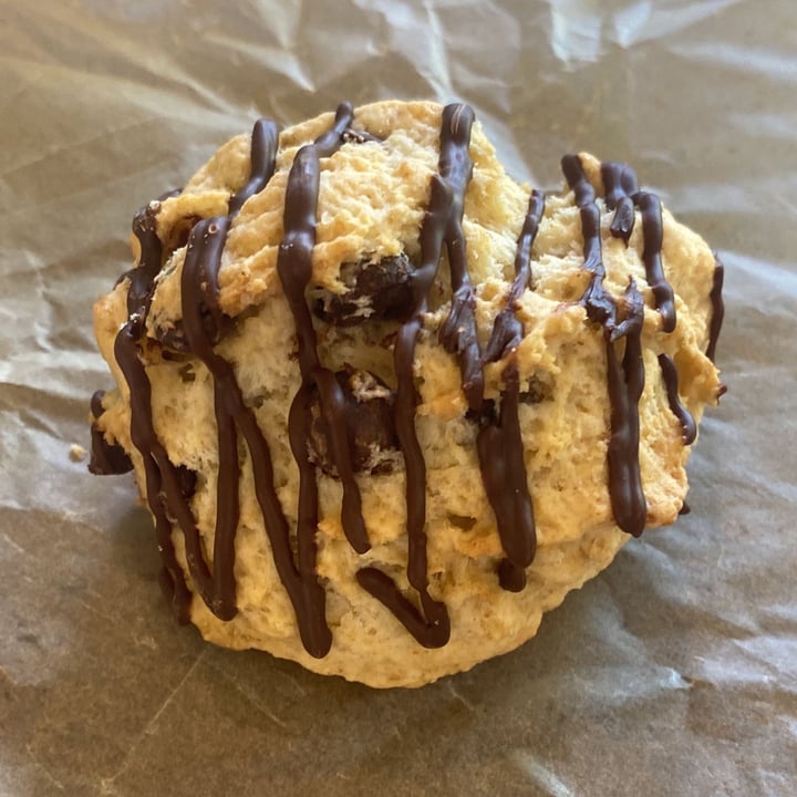 photo of Rainbow Bakery Chocolate Chip Snack Scone shared by @kristyahimsa on  08 Oct 2022 - review