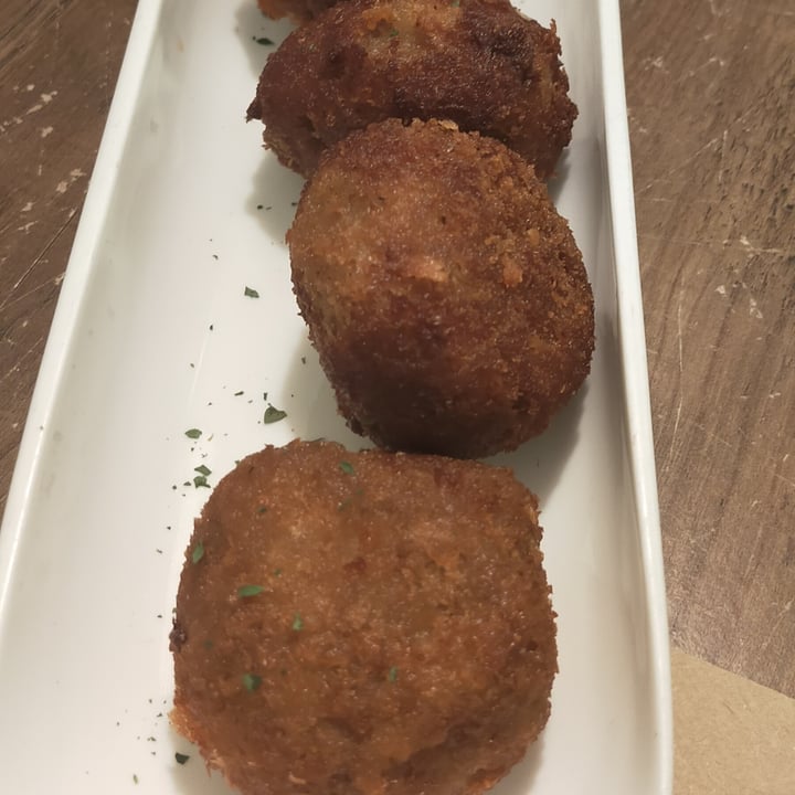 photo of Fresh Green Croquetas de hongos. shared by @noevegan on  09 Dec 2021 - review