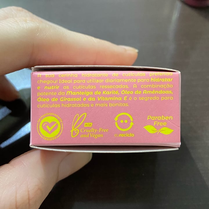 review photo of Vizzela Cosméticos Cera hidratante para cutículas shared by @claracastelani on 31 Dec 2021 - review