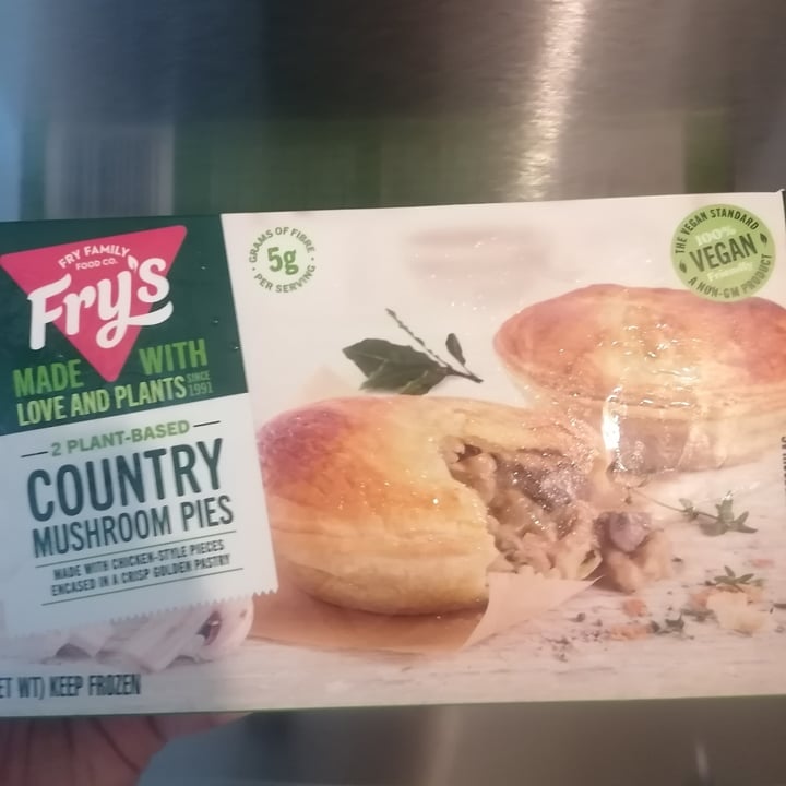 photo of Fry's Family Food 2 Country Mushroom Pies shared by @rushisushi7 on  10 Nov 2022 - review