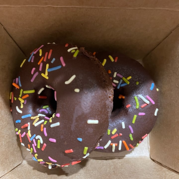 photo of Erin McKenna's chocolate donut shared by @veganohana on  24 Jun 2022 - review