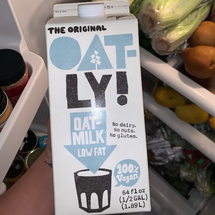 photo of Oatly Oat Milk Low-fat shared by @angelicabiancaa on  12 Jan 2021 - review