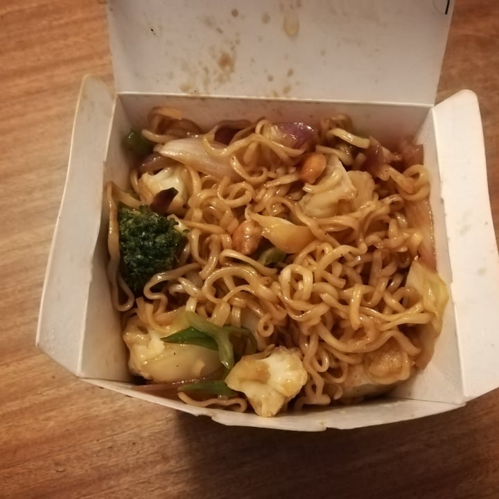 photo of Simply Asia - Somerset Mall Roasted Chilli Paste & Cashew Nut Noodles (514) Tofu Option shared by @clarythevegetable on  05 Oct 2020 - review