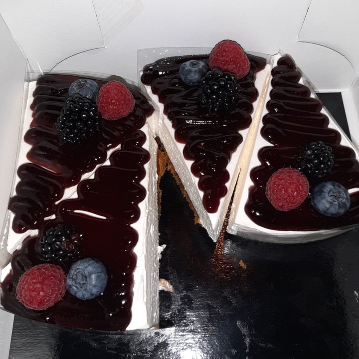 photo of Radagast Vegan Bakery Cheesecake shared by @matildep on  18 Sep 2022 - review
