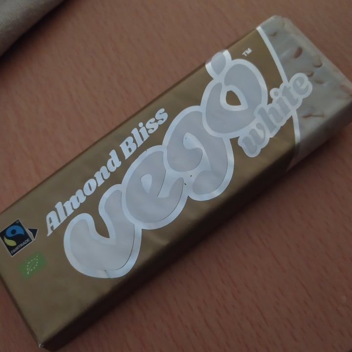 photo of Vego Almond Bliss Vego White shared by @glorypotipoti on  31 Oct 2021 - review