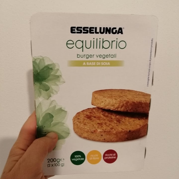 photo of Esselunga equilibrio burger Vegetali A Base Di Soia shared by @cycadee on  07 Jun 2022 - review