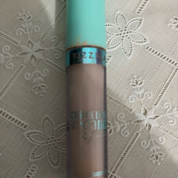 photo of Vizzela Cosméticos Concealer/corretivo shared by @ericamoya on  23 Apr 2022 - review