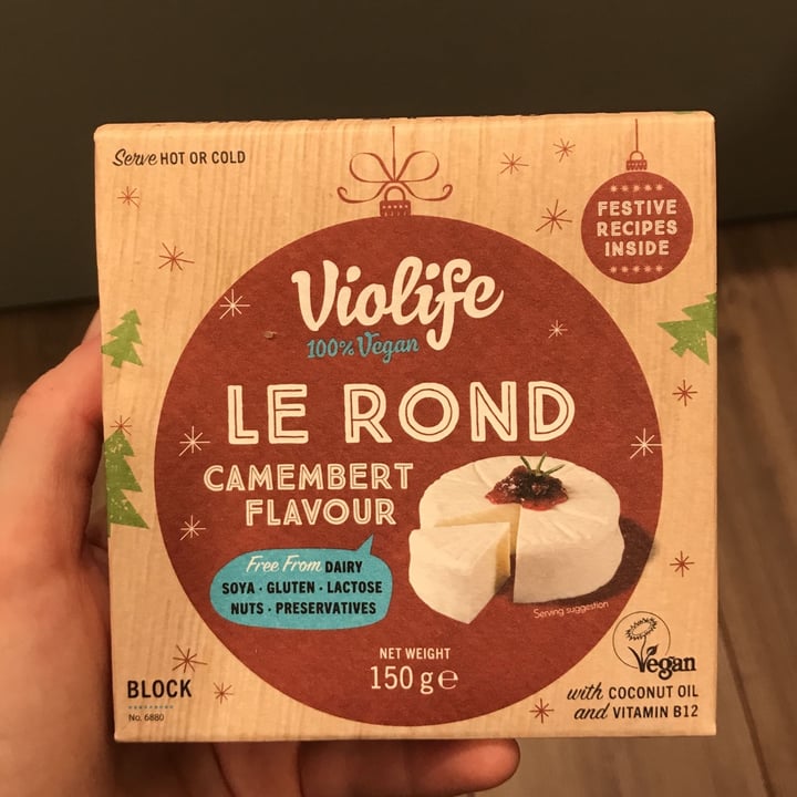 review photo of Violife Le Rond Camembert flavour shared by @marianebertan on 07 Dec 2022 - review