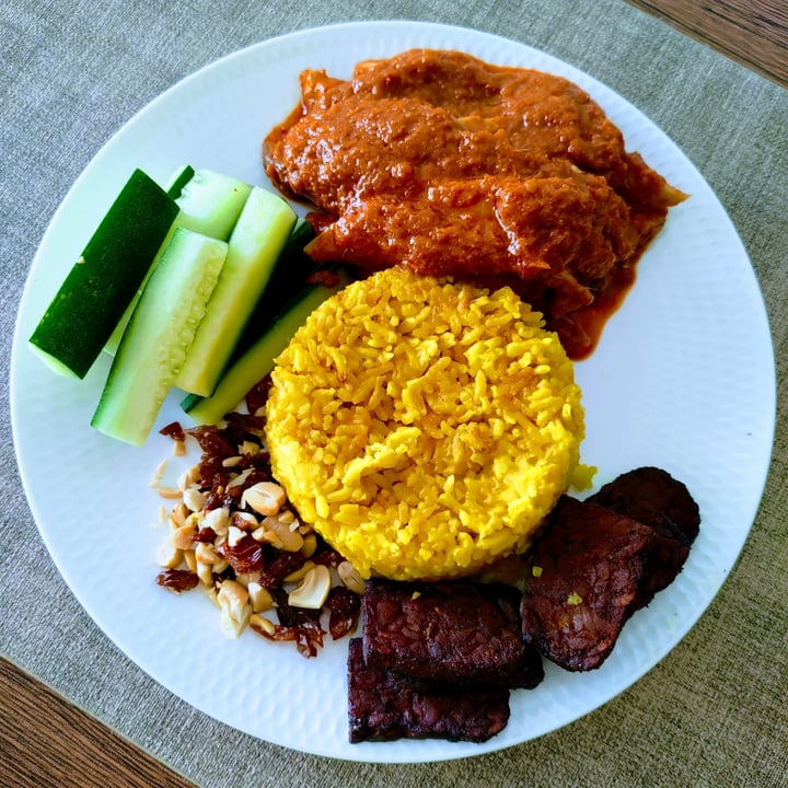 review photo of Frisky Goat Bakery Cafe Vegan Rendang Platter shared by @stevenneoh on 28 Jul 2021 - review
