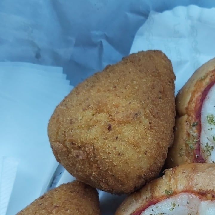 review photo of Bar Dolcezza di Cuscunà Temistocle Arancino shared by @angiefmm on 30 Nov 2021 - review