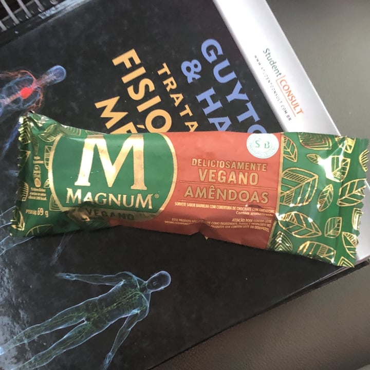 review photo of Kibon Magnum De Amêndoas shared by @claramontv on 01 May 2022 - review