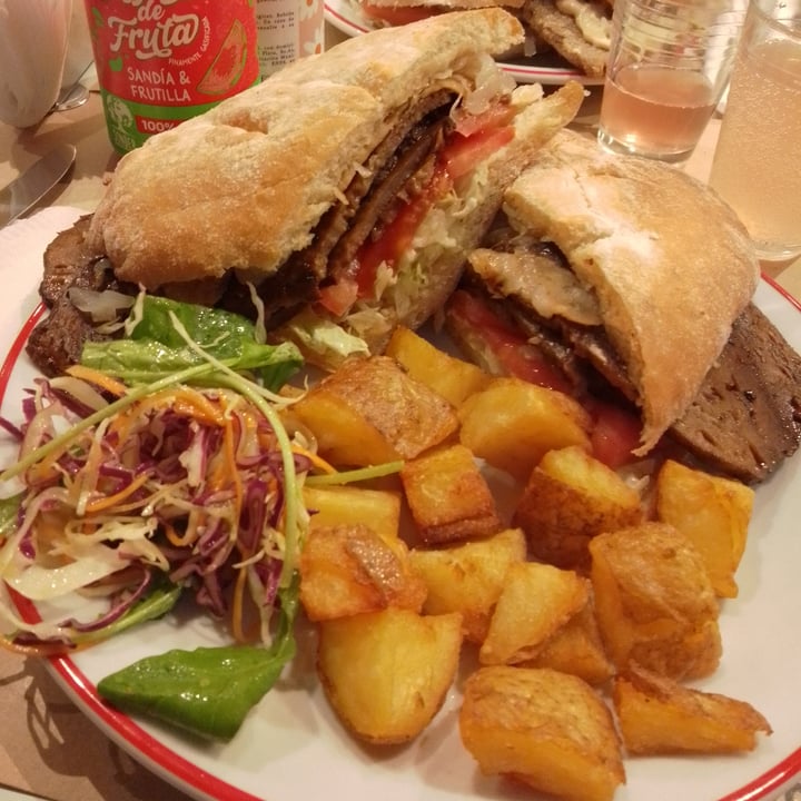 photo of Gordo Vegano Sandwich de lomito completo shared by @lucxslobos on  22 Nov 2021 - review