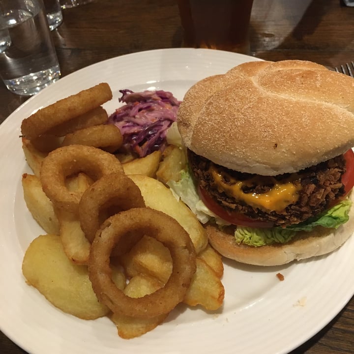 review photo of George III, Penmaenpool Spinach, Aubergine, And Harissa Burger shared by @mintypig on 04 Aug 2022 - review