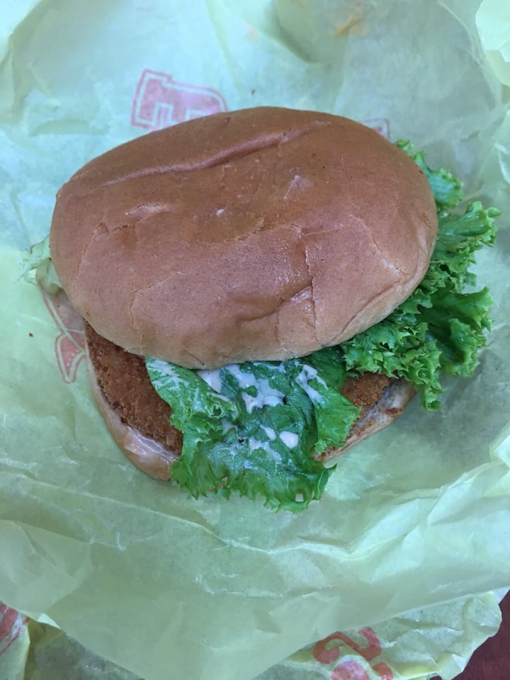 photo of Earth Burger Spicy Chik’n Sandwich shared by @roostersrule on  04 Sep 2018 - review