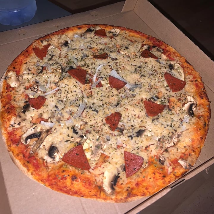 photo of Dolce Pizza y Los Veganos Pizza De Chorizo Vegano shared by @sandoralosmios on  31 Jul 2020 - review