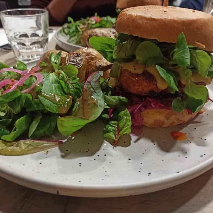 photo of Aujourd'hui Demain Cheesy Chiky Burger shared by @chiaraclaire on  19 Dec 2022 - review
