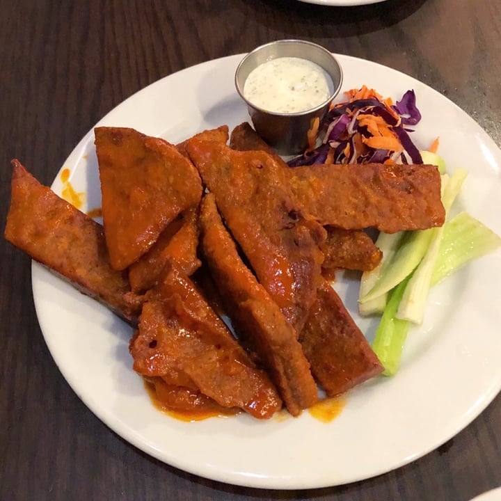 photo of Chicago Diner Buffalo Wings shared by @mayabates on  20 Mar 2020 - review