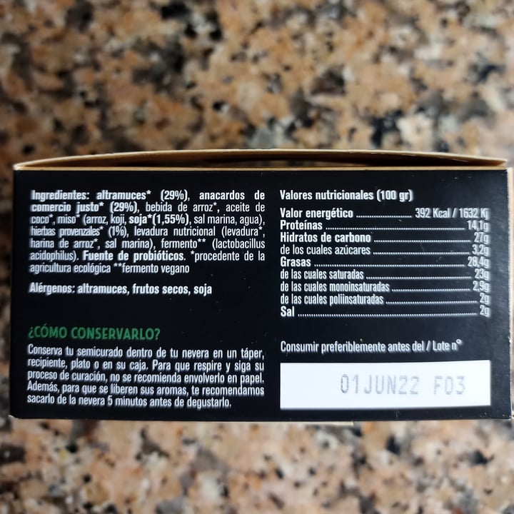 review photo of Veggie Karma Queso Semicurado con Hierbas Provenzales shared by @mlyse00 on 13 Apr 2022 - review