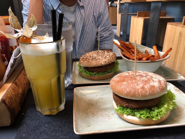 photo of Hans Im Glück German Burgergrill Vegan burgers shared by @towmato on  11 Jul 2018 - review