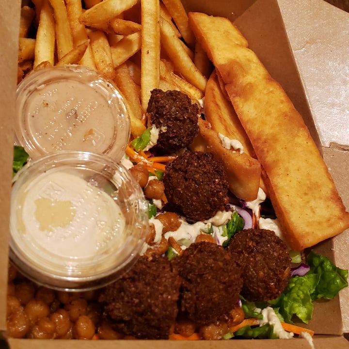 photo of Deep Roots Street Food Hairdresser Salad w/falafel shared by @pistachioprincess on  19 Dec 2022 - review