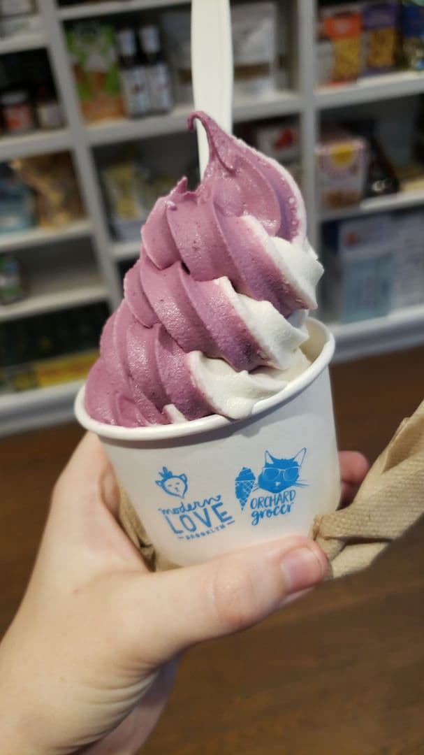 菜肴“Blueberry and vanilla swirl soft serve ice cream”的照片
