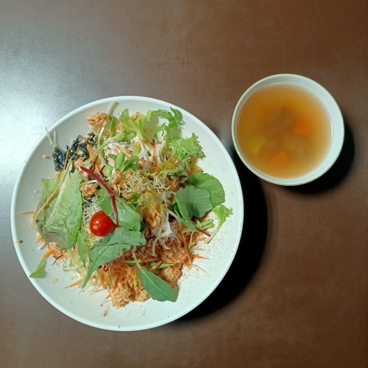 photo of New Green Pasture Cafe Charcoal Noodle Salad shared by @skootykoots on  03 Jun 2022 - review