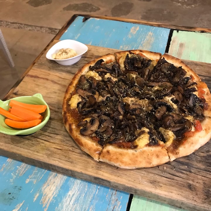 review photo of Layla Vegan Pizza Pizza fungus shared by @kaylarosetinted on 05 Apr 2022 - review