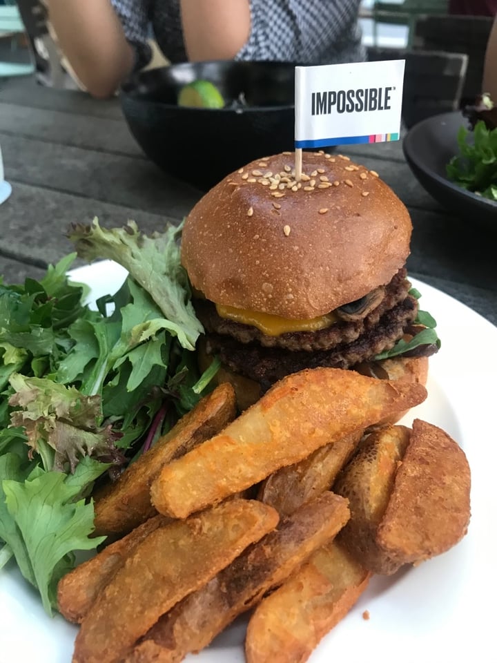 review photo of Privé CHIJMES Plant-Based Truffled Mushroom Swiss Burger shared by @rentaniady on 10 Nov 2019 - review