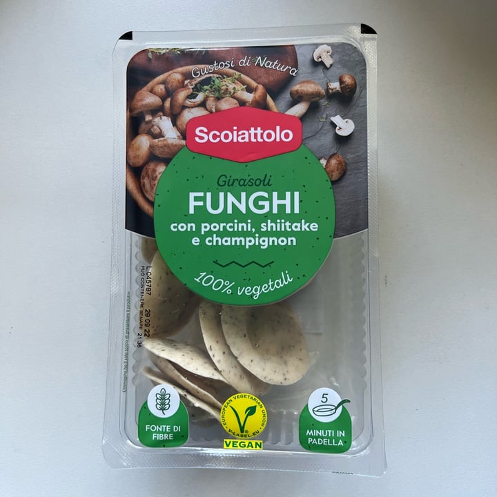 photo of Scoiattolo Girasoli Funghi con porcini, shiitake e champignon shared by @francescarosa on  12 Oct 2022 - review