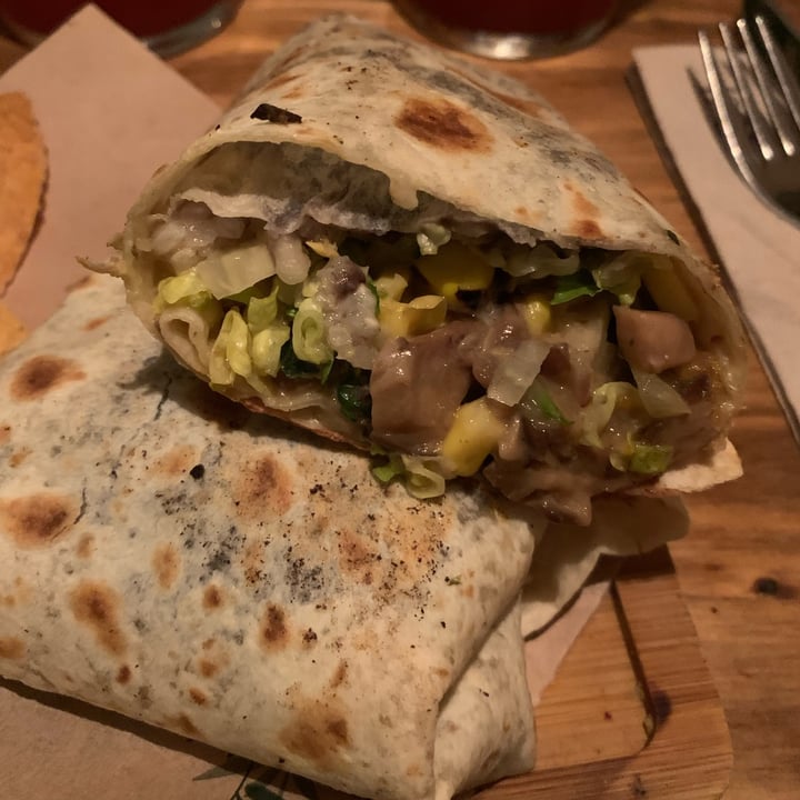 photo of Gallo Santo Burritos shared by @helenpfuertes on  05 May 2022 - review