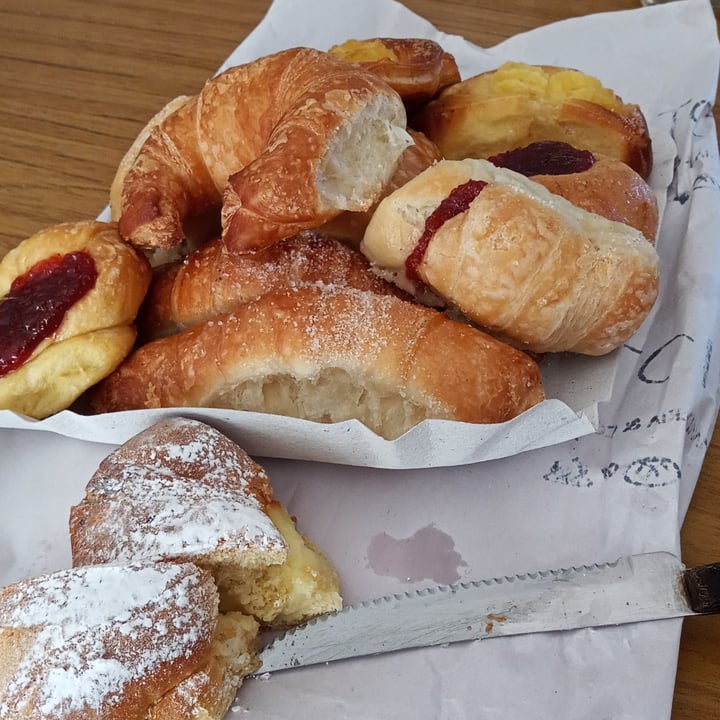 photo of Biota Panaderia & coffee to go Facturas surtidas shared by @camsss on  19 Dec 2021 - review