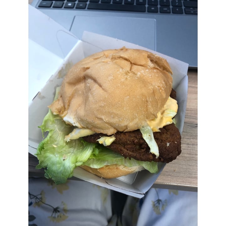 review photo of The Vegan Chef Midrand Zingy Chickn Burger shared by @plainladyjane on 04 Oct 2022 - review