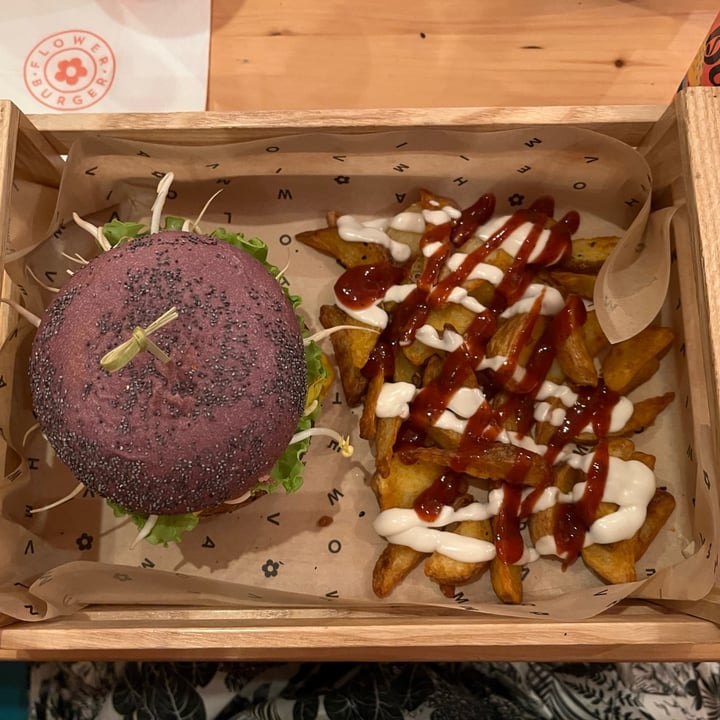 photo of Flower Burger Flower Burger shared by @giadabi on  23 Aug 2022 - review