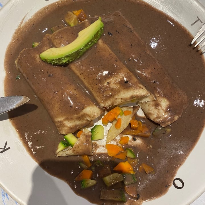review photo of TOKS PASEO CANCÚN Enfrijoladas shared by @ricardopimentel on 12 Jun 2021 - review
