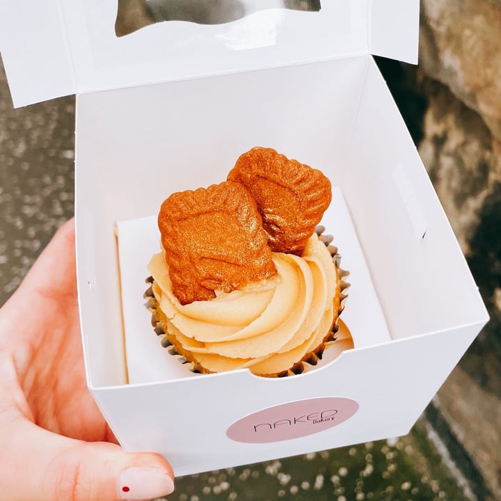 photo of Naked Bakery Gold glitter lotus cupcake shared by @tessdallapria on  02 Oct 2021 - review