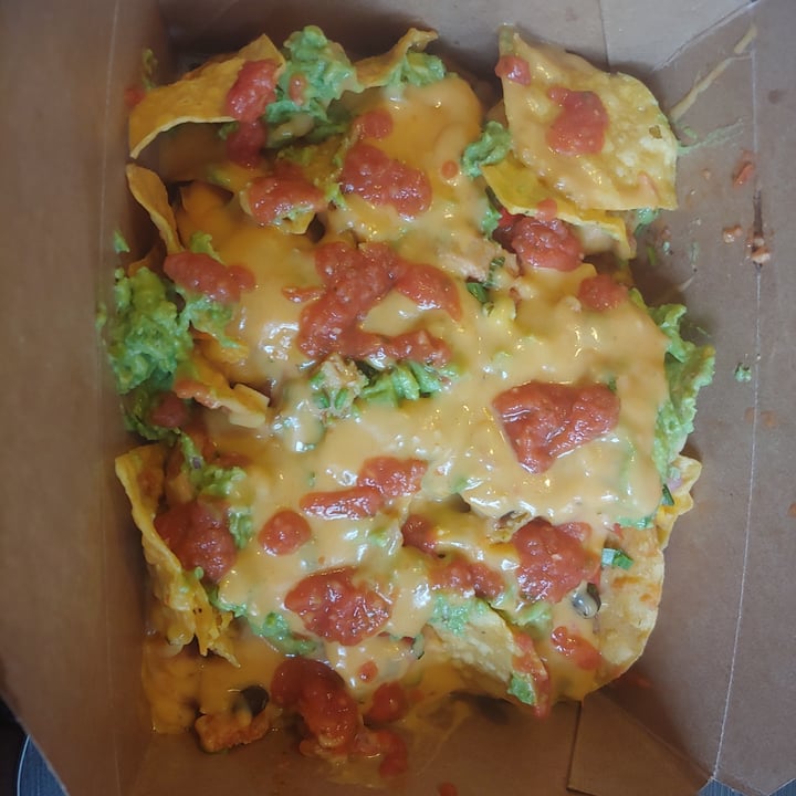 photo of Más Veggies Vegan Taqueria Chickin' Tinga Nachos shared by @grapehead on  11 Oct 2021 - review