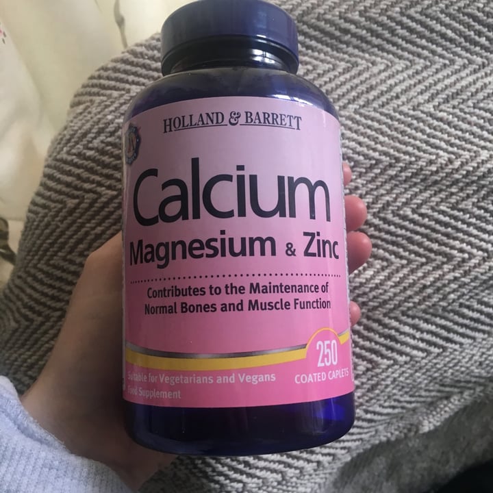 photo of Holland & Barrett Calcium and Magnesium shared by @annaskeens on  30 Jun 2021 - review