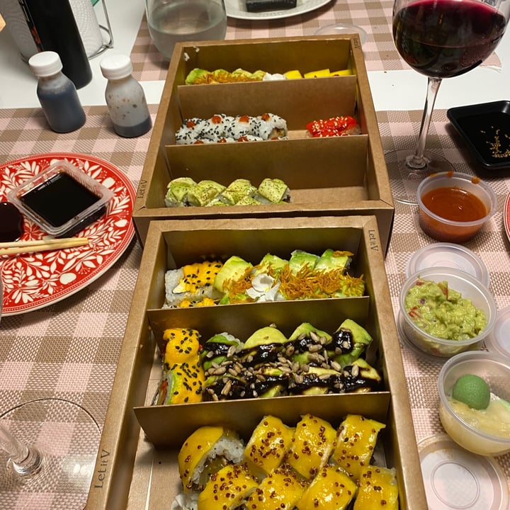 photo of Let it V - Vegan Sushi 40 piezas de sushi a elección shared by @pablorabot on  30 Aug 2021 - review