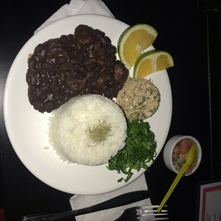 photo of O Pelicano Bar Vegano feijoada vegana shared by @dieinelaila on  08 Jun 2022 - review