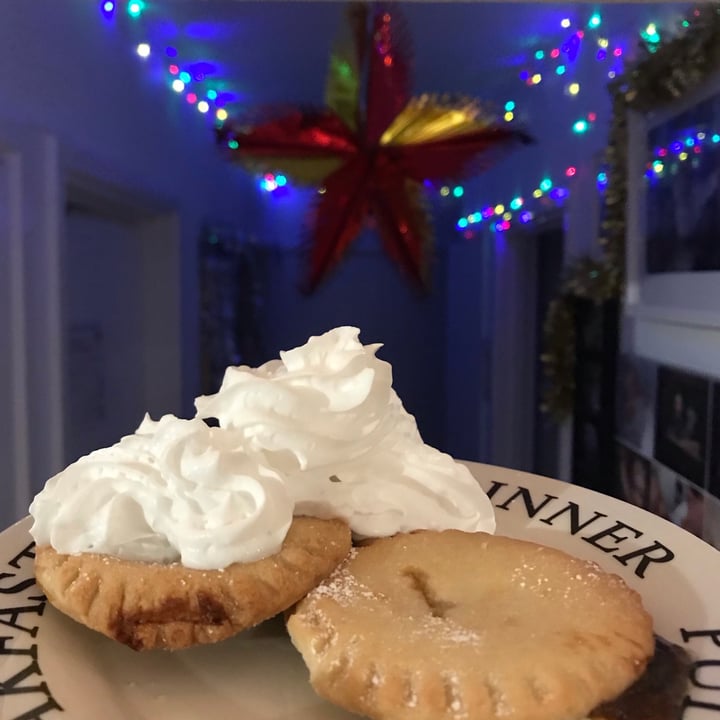 photo of Greggs Vegan Sweet Mince Pie shared by @vegansuttonmama on  07 Dec 2020 - review