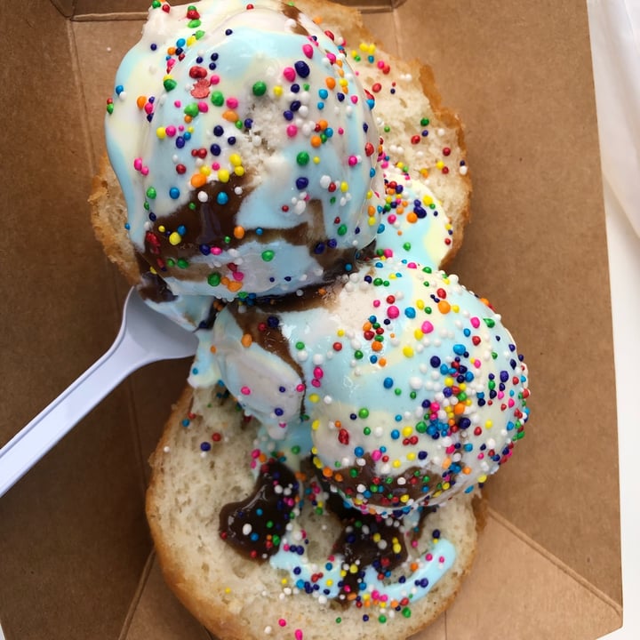 photo of Hulis Donuts Vanilla Ice Cream Donut shared by @luckylena on  21 Mar 2022 - review
