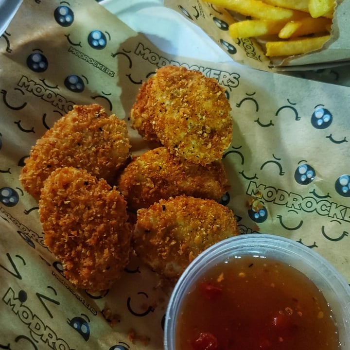 photo of MODROCKERS 12 Nuggets With Sweet Chilli Dip shared by @veganonthesavannah on  20 Mar 2022 - review