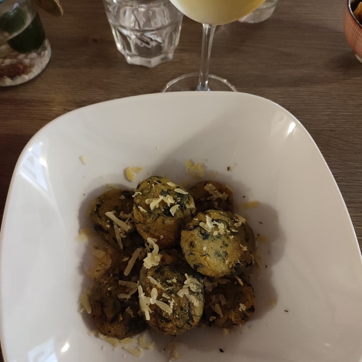 photo of Sotto Loggia bar music & drinks malfatti agli spinaci shared by @irenesandri on  12 Jul 2022 - review